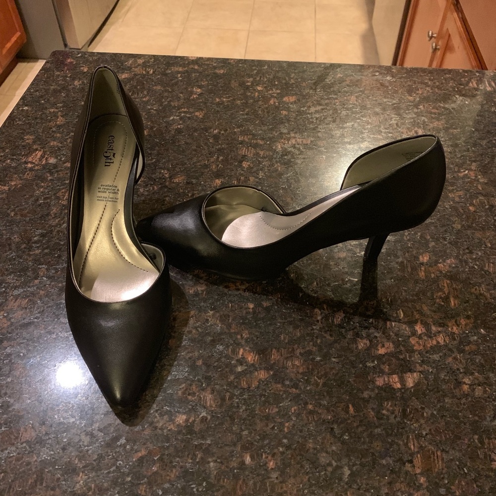 Black D’orsay Heeled Pumps